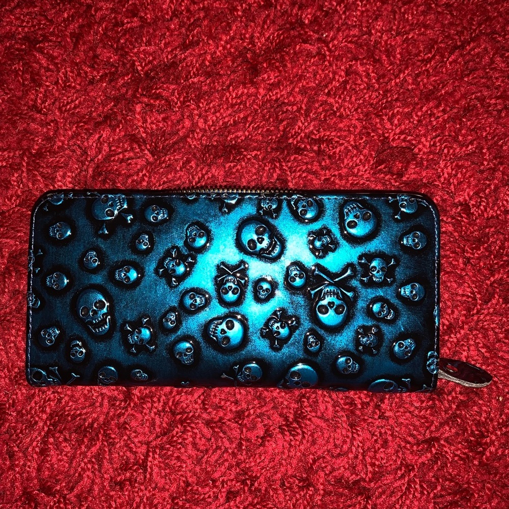 Beautiful Blue Skull zip around wallet